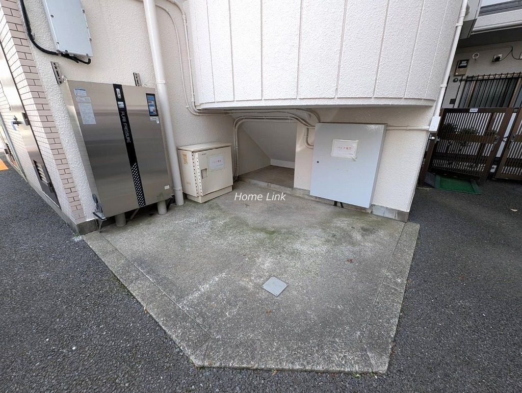 ライオンズマンション新板橋　バイク置き場